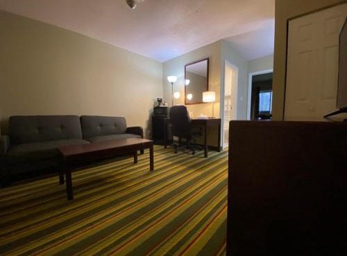 Jolly Roger Inn & Resort
