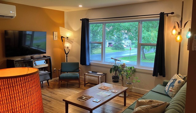 Jolly Seaside - Heart of Saint Andrews - small water view.