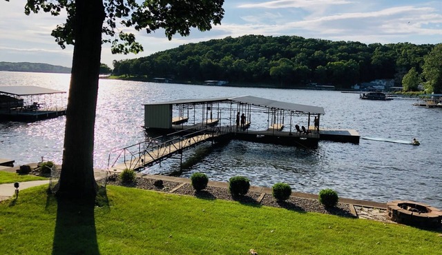 JOMO TriTerrace Enjoy Family, Relax Lakefront, Lake View, Priv dock Boat Slip