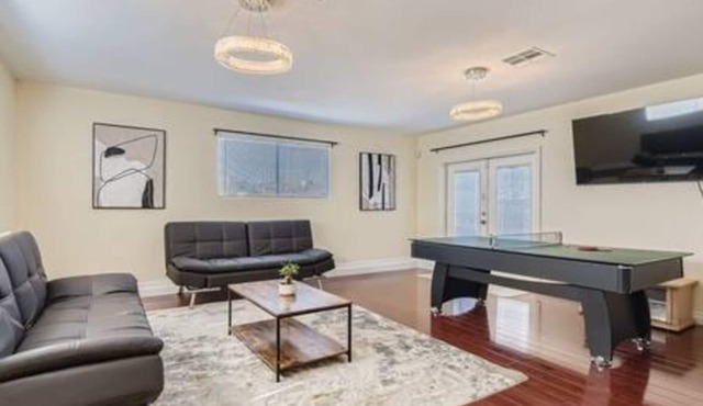 Jones · Cheerful Home w/Game Room 10 Min to Strip