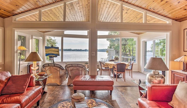 Jordan Home w/Boat House & Dock on Cedar Lake