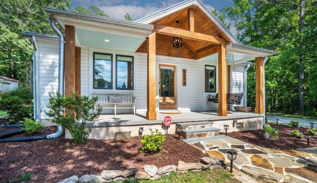 Jordan Lake Bungalow with boat parking