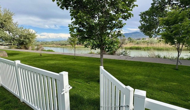 Jordan River Retreat. Charming 1 bedroom apartment in Lehi Ut on the river.