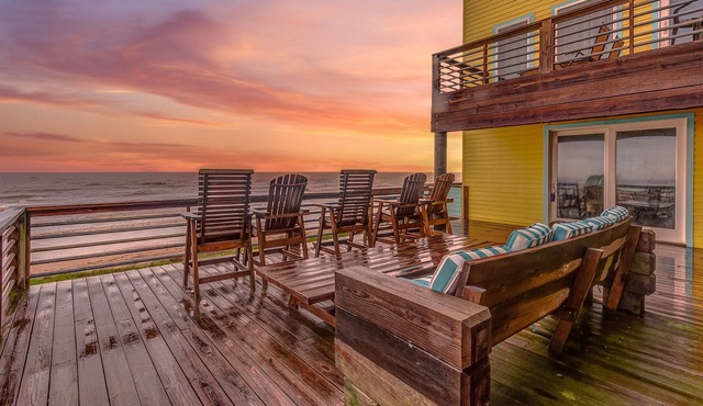 Jordan's Sandcastle, Beachfront, 20 yrds to Beach, Sleeps 17, Dog Friendly