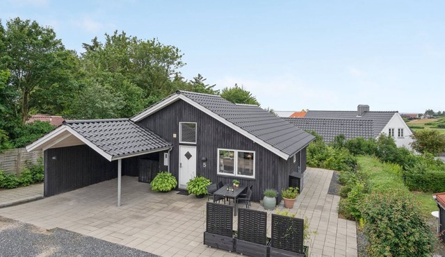 "Jörgen" - 100m from the sea by Interhome