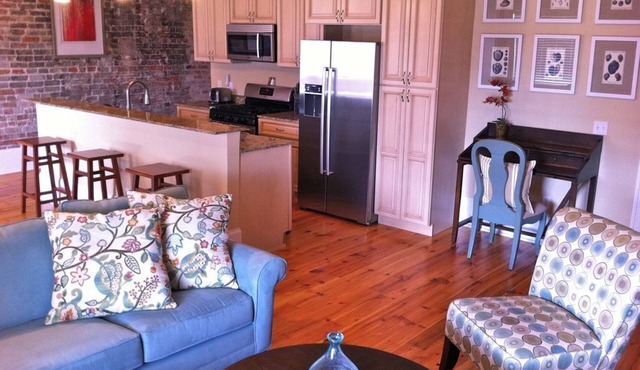 "Josephine" Historic Arts District Condo, Walk to Smoothie King, Superdome & Mor