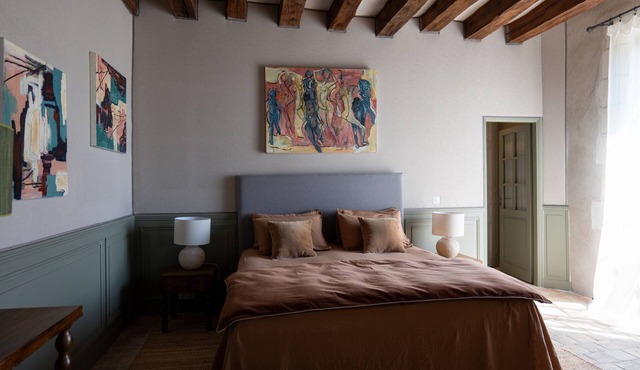 “Joséphine” Room with Shared Pool, Communal Terrace, and Wi-Fi