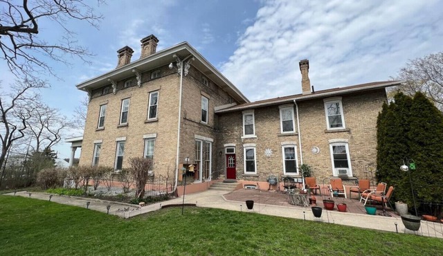 Joseph’s Entire Apt @ the Historic McCormick House