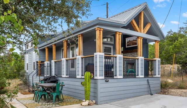 Joshua Tree Desert Getaway- with Hill Country views