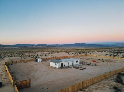 Joshua Tree Stargazing Retreat Soaking Tubs