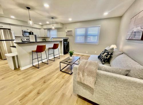 Joslyn 6-Cozy in Midtown Omaha