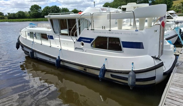 Journey on Iris - Houseboat for 5 guests