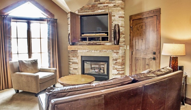 Journey's End Mountain Studio | Saltwater Hot Tub | Fitness Center