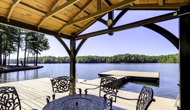 Journeys End - Incredible Views! Lakefront cabin retreat with Flat Lot