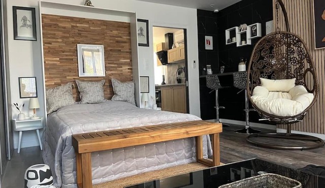 jouxtant le canal du midi