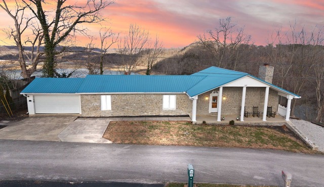 Joy On The Lake · Cumberland Canvas: Lake View, Fire Pit & Game Room