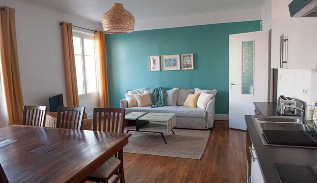 Joyeux apartment with private parking