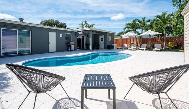 Joyful 3 Bedrooms House with Private Pool & Game Room