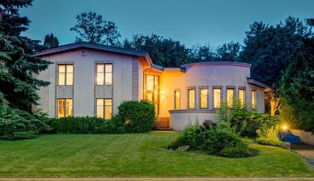 Joyful Mansion with Charm Indoor