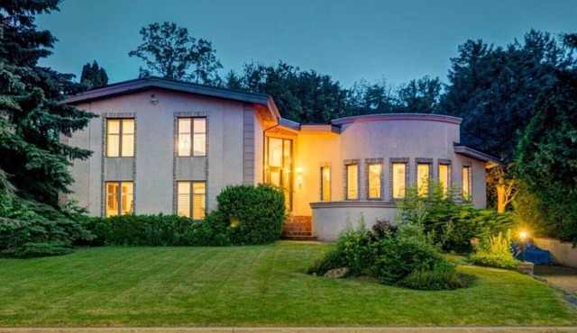 Joyful Mansion with Charm Indoor