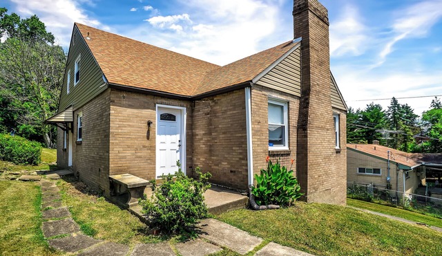 JoyHouse Spacious 4-bedroom house in terrific Pittsburgh PA.