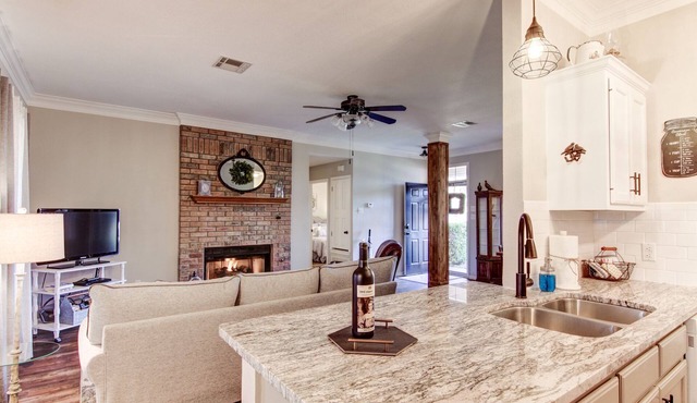 JoyHouse-Waco convenient to Baylor, Silos and great restaurants!