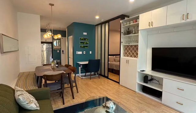 Jr 1 BR w/parking & a plunge in Design District