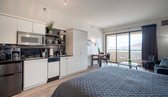 Jr. Suite on top floor with Lake views & access!