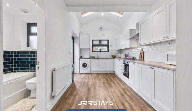 JRR Stays - Burton Upon Trent - 43 Min Alton Towers