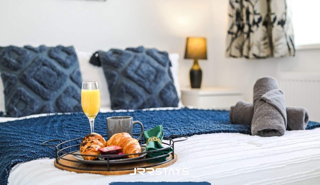 JRR Stays - West Midlands - Wolverhampton - WV11