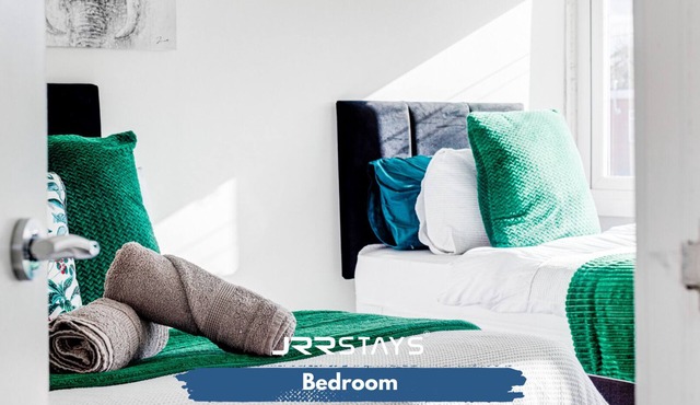 JRR Stays - West Midlands - Tipton - DY4 With Parking