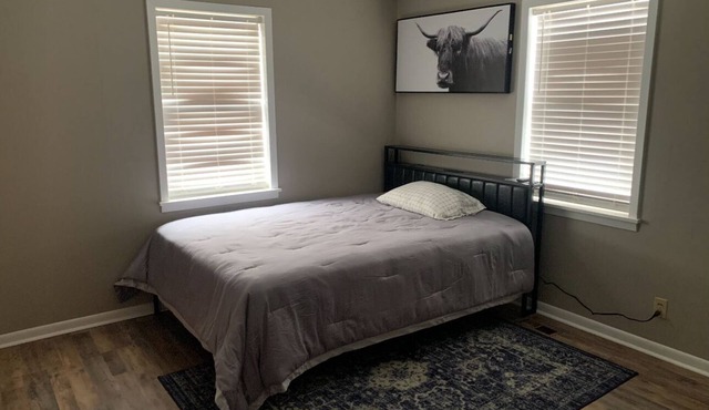 Jtown Guesthouse 702n3 bedroom fire pit beautiful backyard .