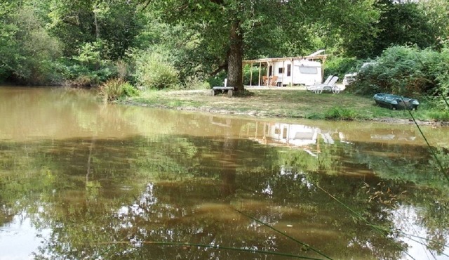 Jungle Lake & Caravan set in 80 acres