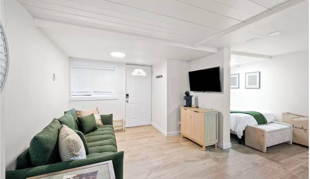 Juanita Bay Cottages B2