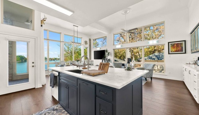 Jubenvilla at the Lake-5BD & 6BA