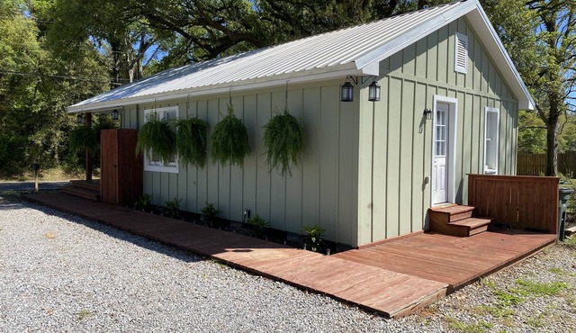 Jubilee Cottage in the heart of Daphne!