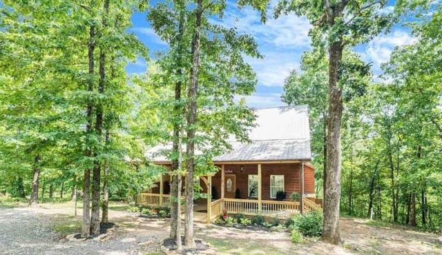 Judah’s Cabin quiet cabin in the woods