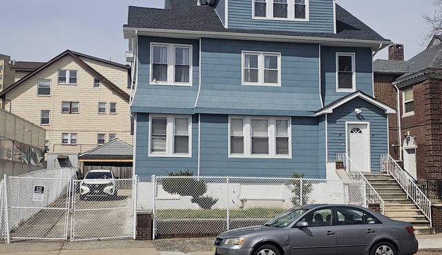 Judees' Comfort 2nSpacious 2-bedroom apartment available in charming Newark, NJ.