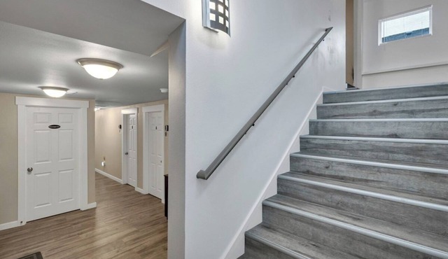 Judkins Entire Lower Floor - Close to Downtown