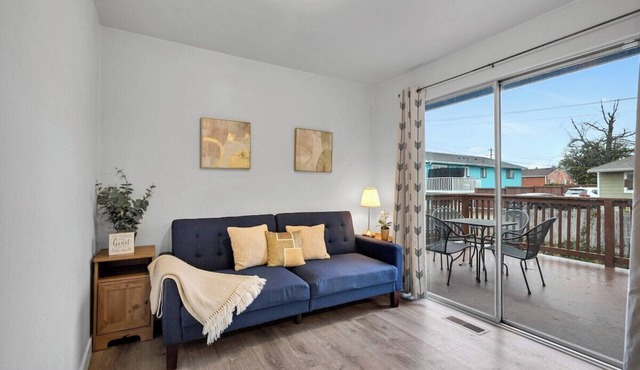 Judkins Upper Suite Near Downtown & Light Rail