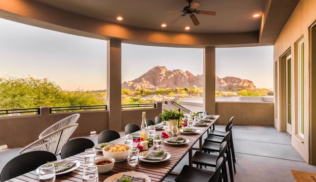 Julep by AvantStay | Stylish 9 BR Estate w/Mid-Century Modern Decor