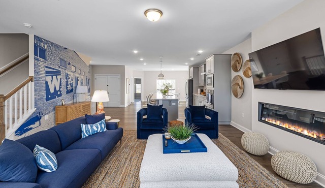 Julianne - Luxury 4 BR Rooftop Deck + Garage
