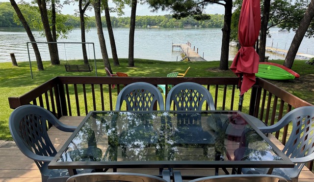 Julia’s Lakefront Cottage…updated cabin, private dock & beautiful sunsets.