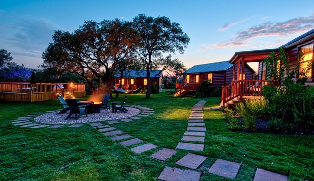 Julie's Cabins Luxury Retreat 1