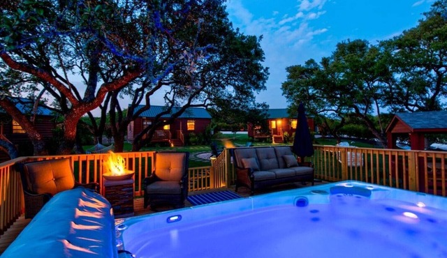 Julie's Cabins Luxury Retreat 4