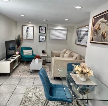 Julie's Cozy 2 Bedroom Basement Apartment