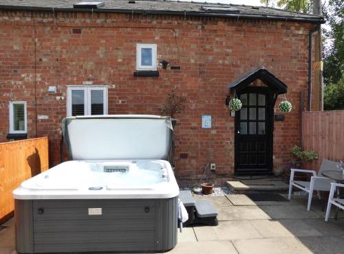 Juliet Cottage HOT TUB Sleeps 3 Singles or Double