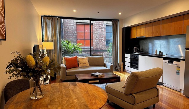 Juliet: Stylish 1 bedroom laneway apartment. CBD. Parking, Parking option