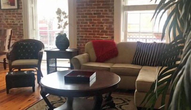 "Juliette" Historic & Renovated Condo with Balcony near Super Dome, Convention