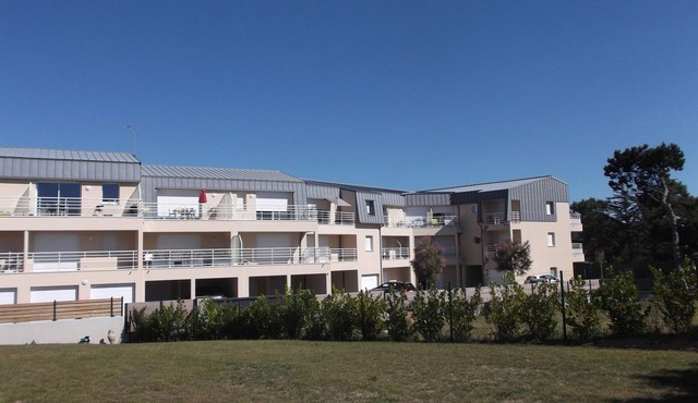 Jullouville residence with elevator in calm environment near beach